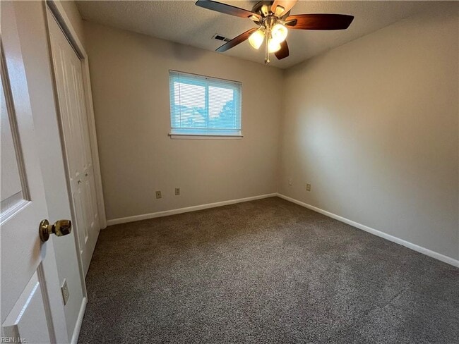 Building Photo - 3905 Brentwood Crescent