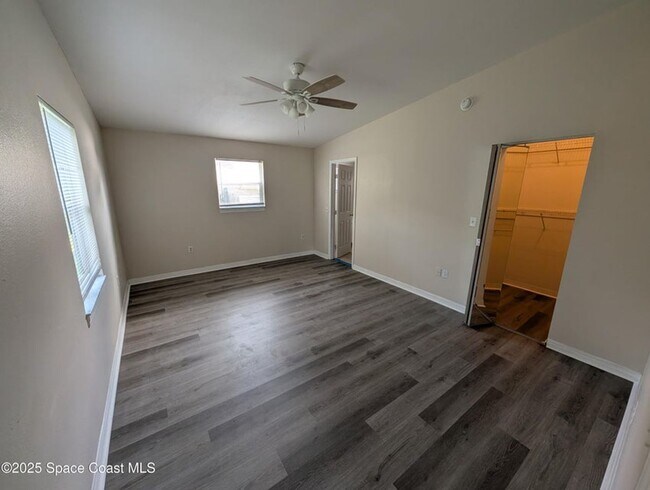 Building Photo - Large Rental Home with Inlaw quarters