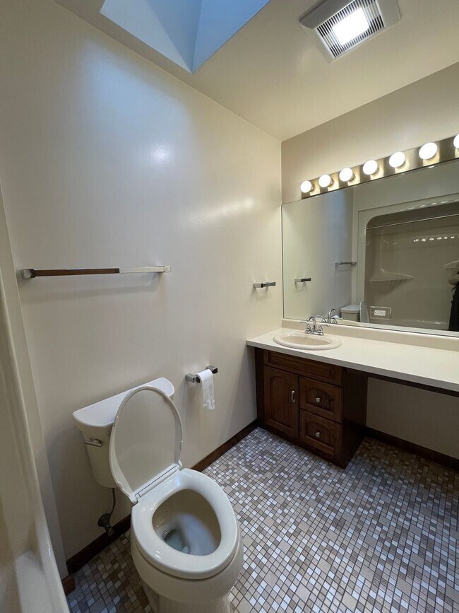 Building Photo - Nicely Renovated 2 Bedroom/2  Bath in Bon Air!