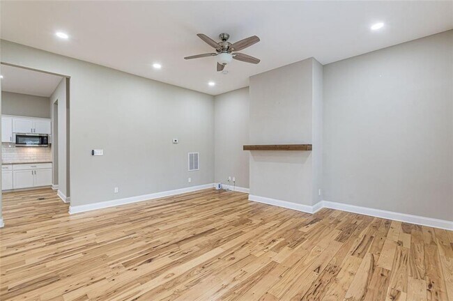 Building Photo - 3362 Colville Ave
