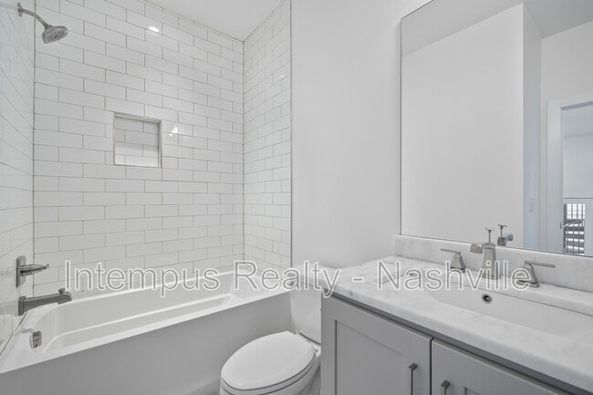 Building Photo - 962 9th Ave S