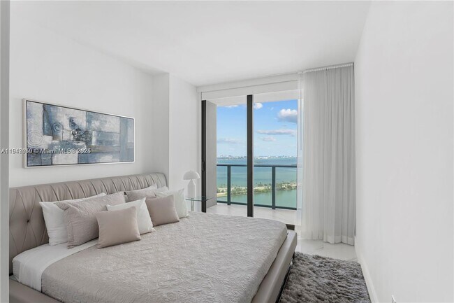 Building Photo - 501 NE 31st St