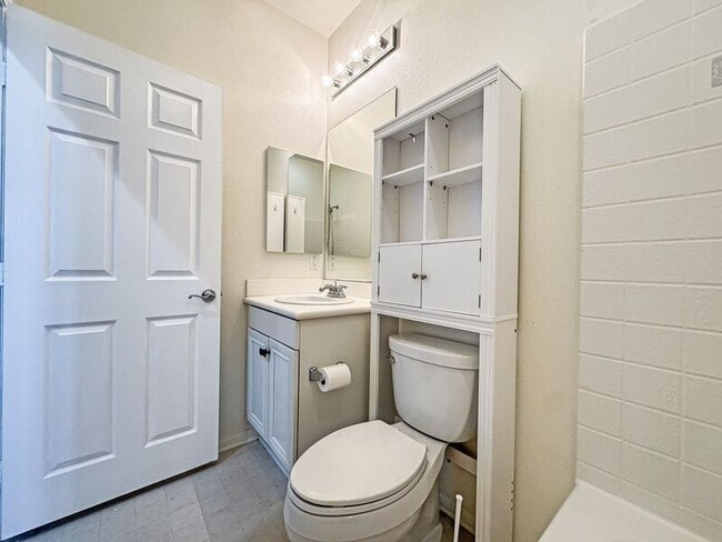 Building Photo - 3011 Cole Grade Dr