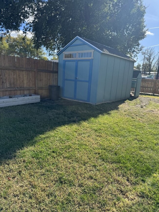 Building Photo - See the potential in this charming rental