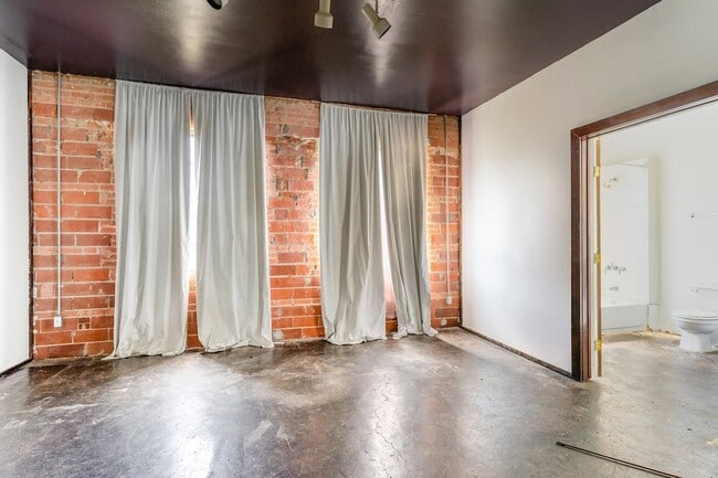 Building Photo - 2602 Kings Rd
