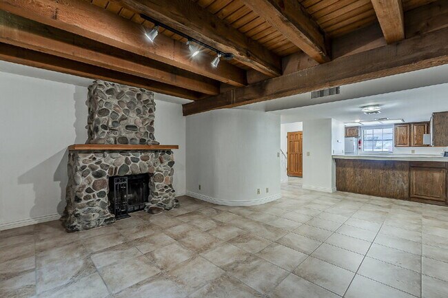 Building Photo - 1028 S Ash Ave