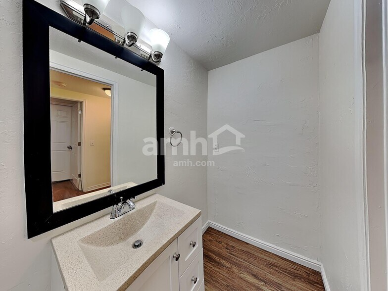 Building Photo - 4177 S 1000 W