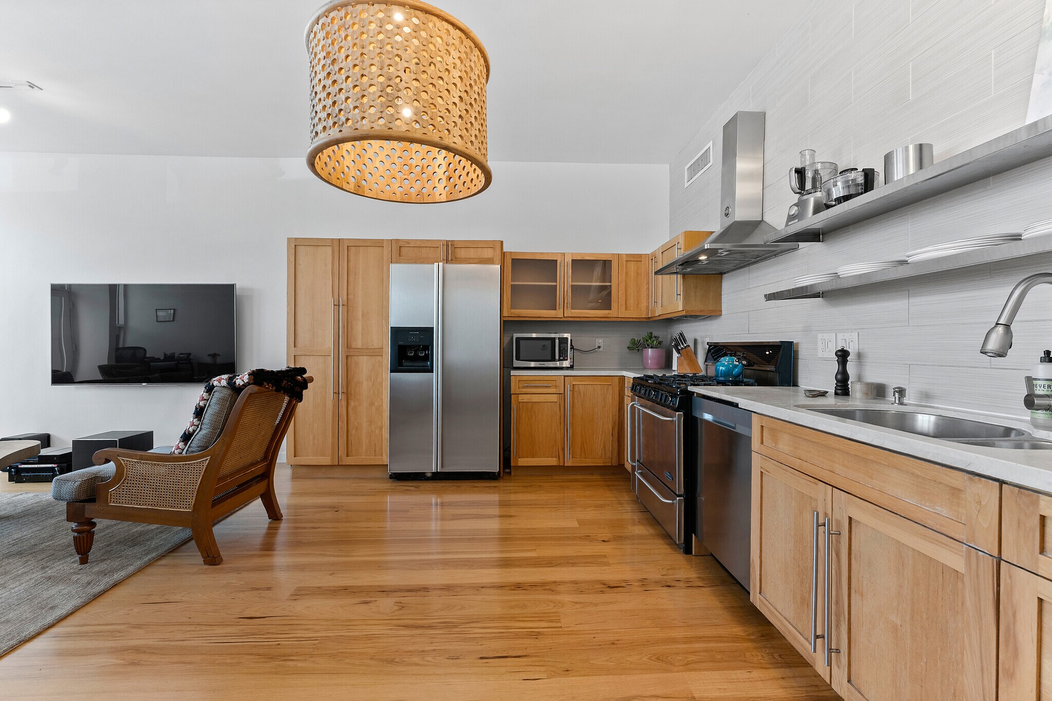 Large Kitchen - 615 Hampton Dr