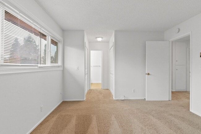 Building Photo - For Rent 3 Bed, 2.5 Bath Condo in Mesa Ver...