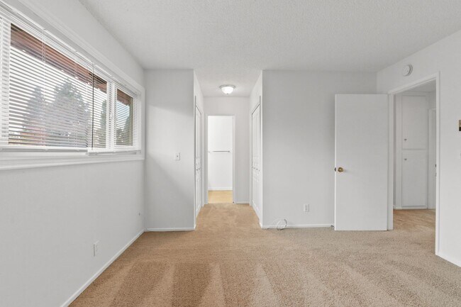 Building Photo - For Rent 3 Bed, 2.5 Bath Condo in Mesa Verde, Costa Mesa $4,195