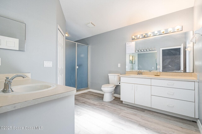 Building Photo - 651 Benton Dr