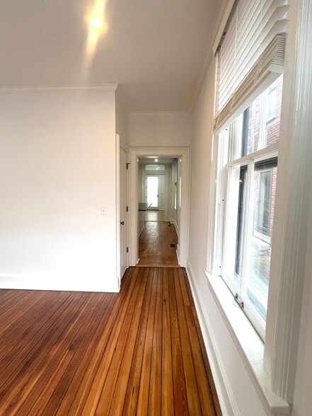 Building Photo - 672 Mohawk St