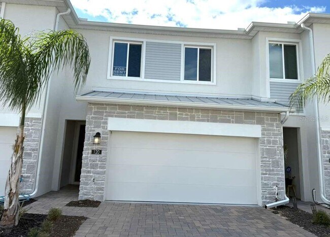 Primary Photo - 120 Bogey Dr