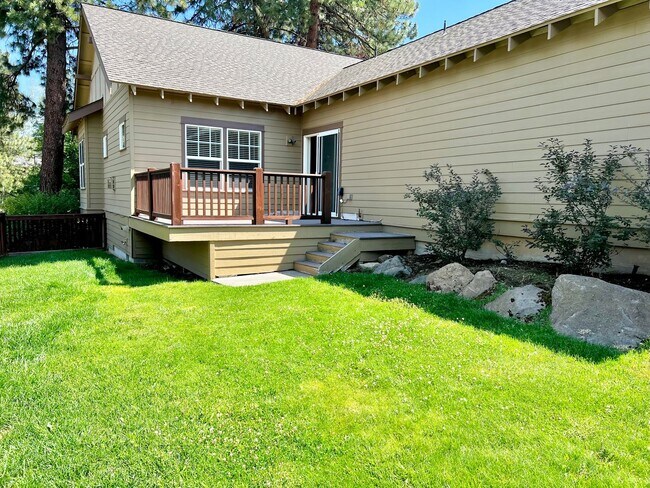 Building Photo - Century Drive Retreat Home - Minutes to Mt...