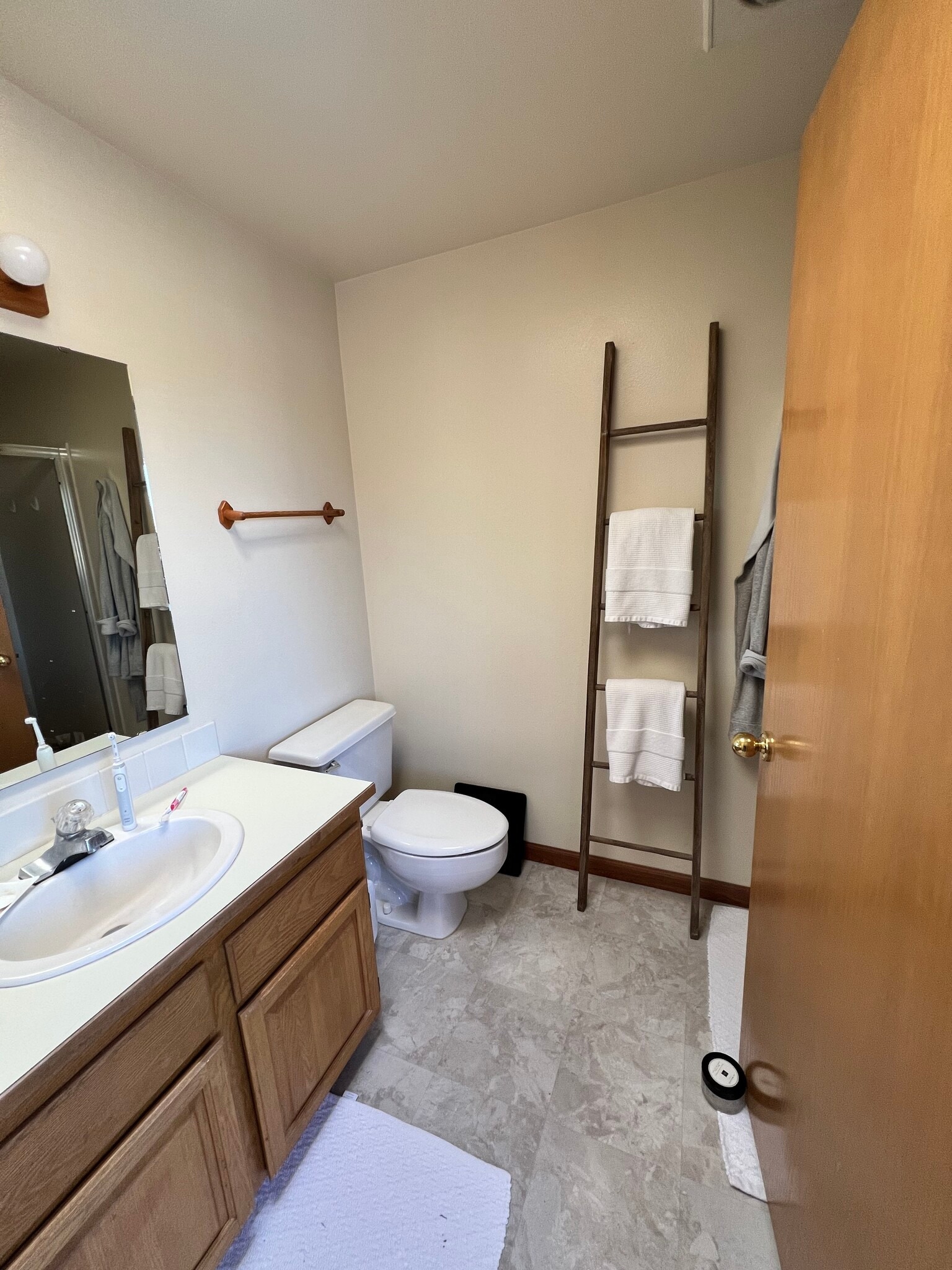 Master bathroom - 610 Glen St