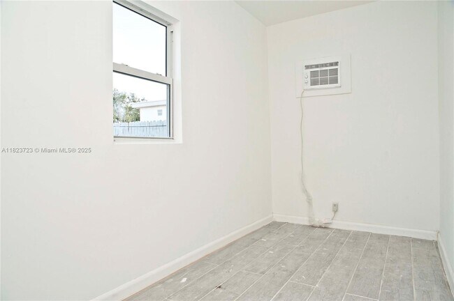 Building Photo - 1323 N Federal Hwy