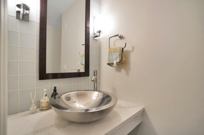 Building Photo - 55 Eton Row