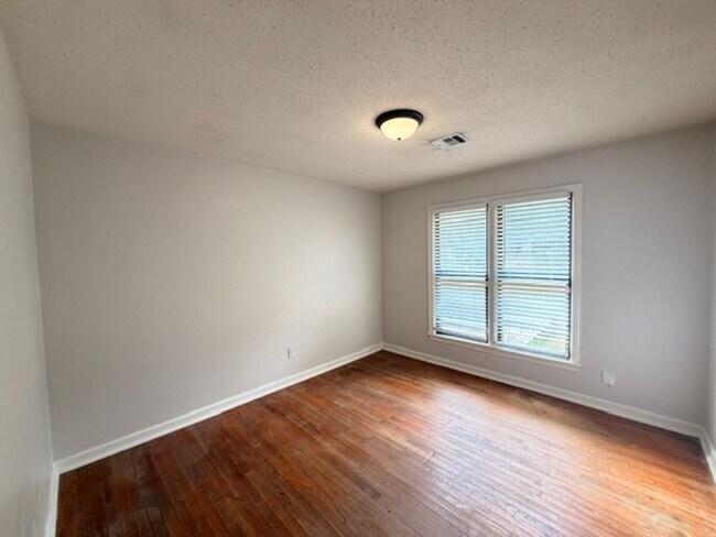 Building Photo - 3200 NW 42nd St
