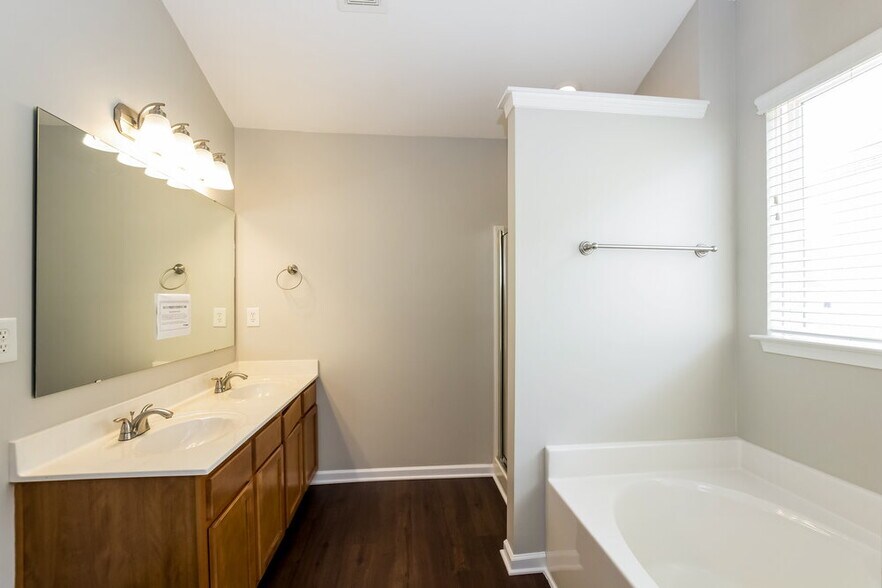 Building Photo - 2713 Forest Grove Ct