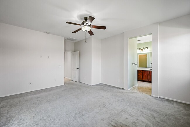 Building Photo - 3 bedroom 2 bath Home