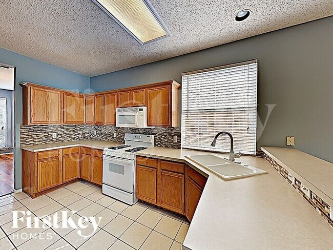 Building Photo - 7885 Parkmount Ct