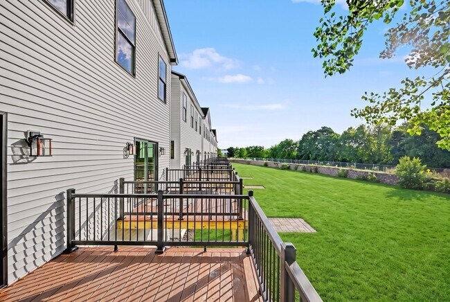 Building Photo - 212 Hull Ave