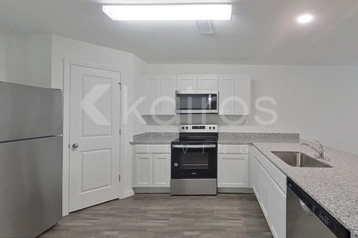 Building Photo - 12378 Paramount Dr S