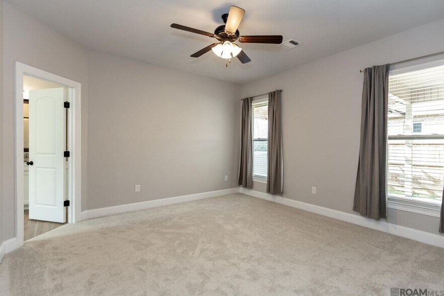 Building Photo - 6356 Lake Edge Dr