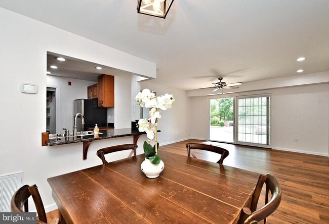 Building Photo - 1401 Society Pl