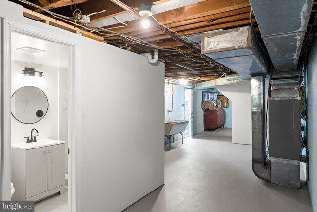 Building Photo - 5019 Leland Dr