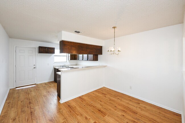 Building Photo - 102 St Pierre Ln