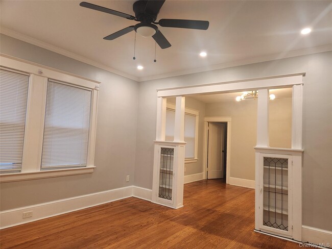 Building Photo - 124 Corlies Ave