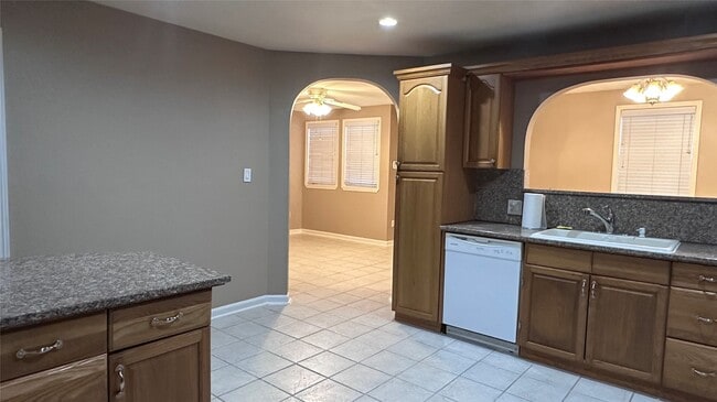 Building Photo - 5753 Pinehurst Dr