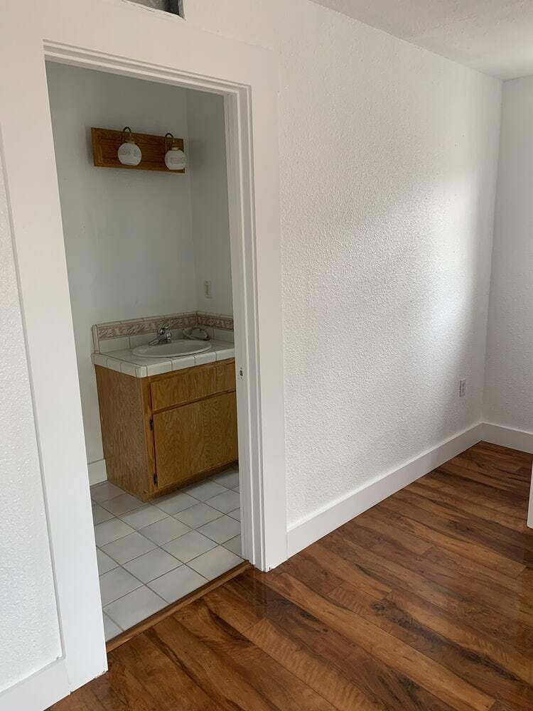 Bath in back bedroom - 3146 2nd Ave