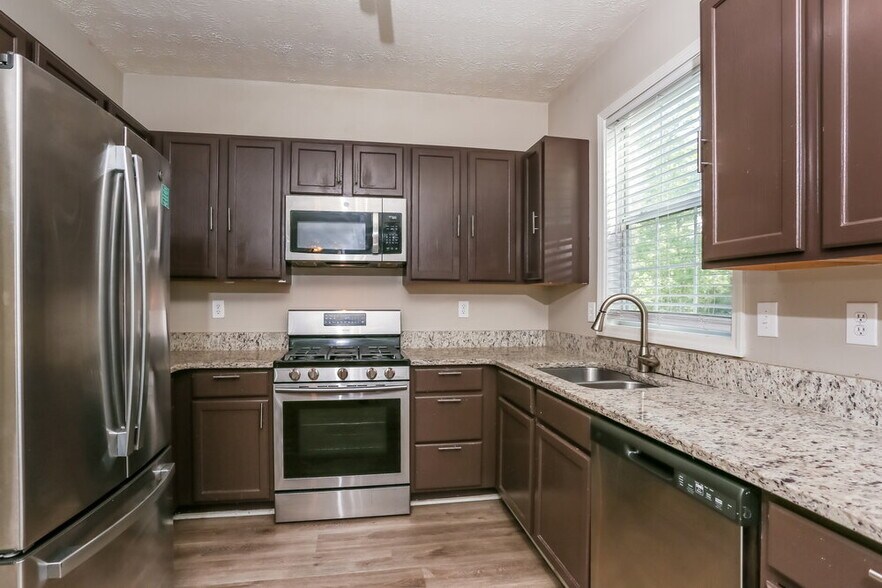Building Photo - 7039 Hillcrest Chase Ln