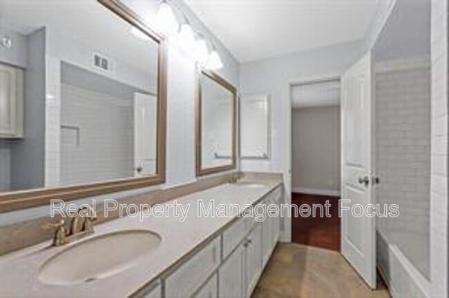 Building Photo - 14722 Overview Dr