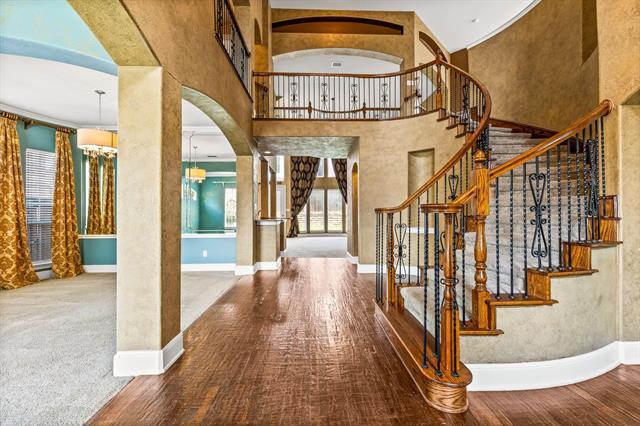 Building Photo - 4205 Lansbury Dr