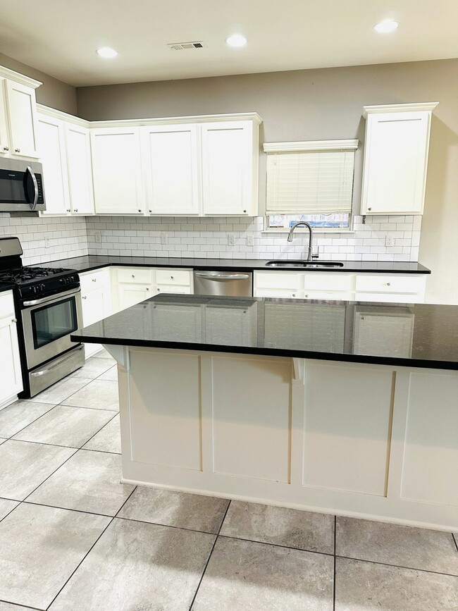 Building Photo - 4403 SW Eggersway Pl