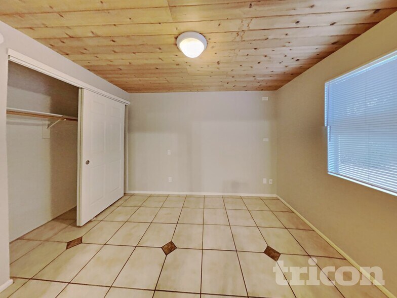 Building Photo - 5214 E Fountain St