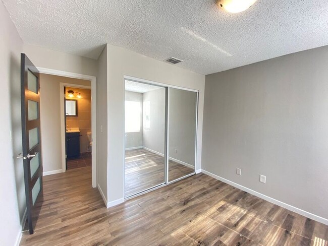 Building Photo - 2524 Woodgate Blvd