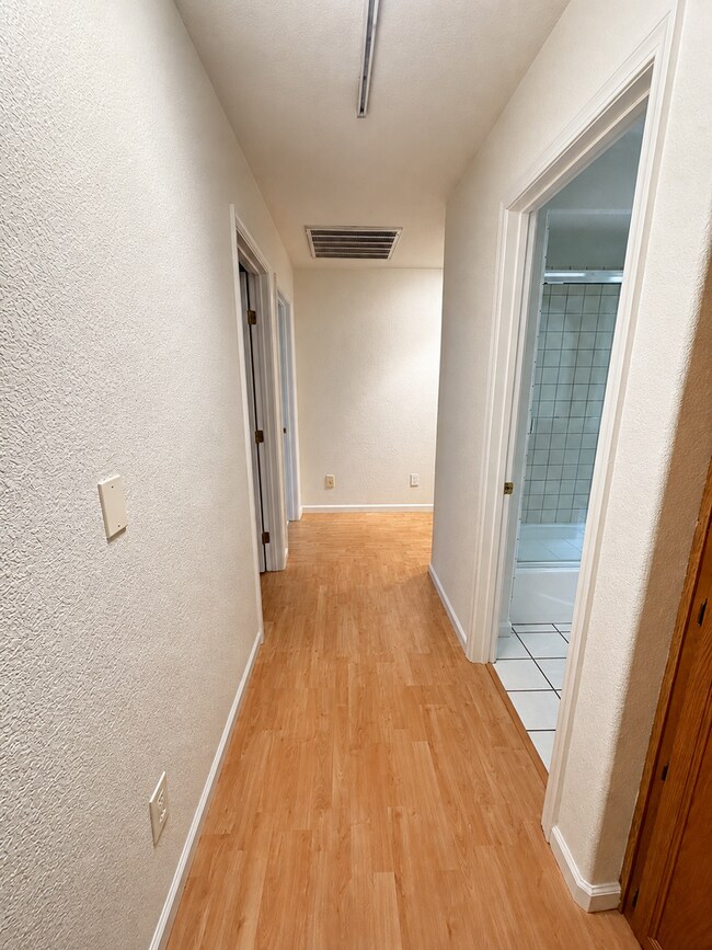 Building Photo - 8036 Glenbar Way