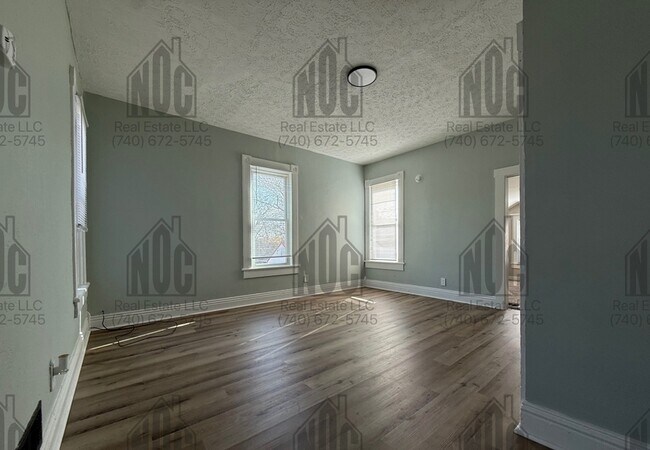 Building Photo - 726 E Main St