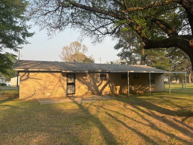 Building Photo - 600 Central Ave