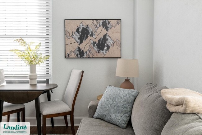 Building Photo - 933 McGee St