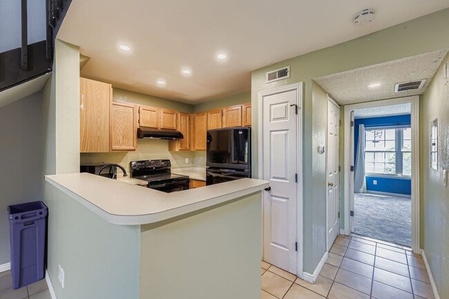 Building Photo - Move-In Ready: Serene Littleton Condo - Av...