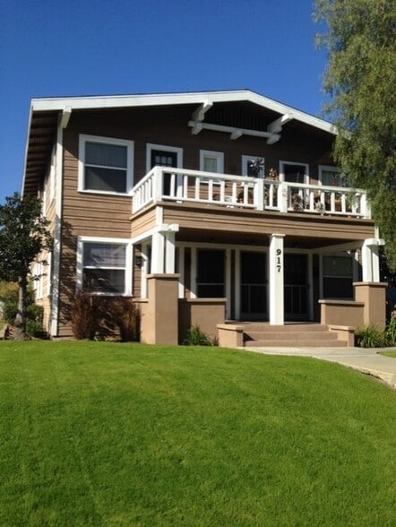 Building Photo - 919 Portola Ave
