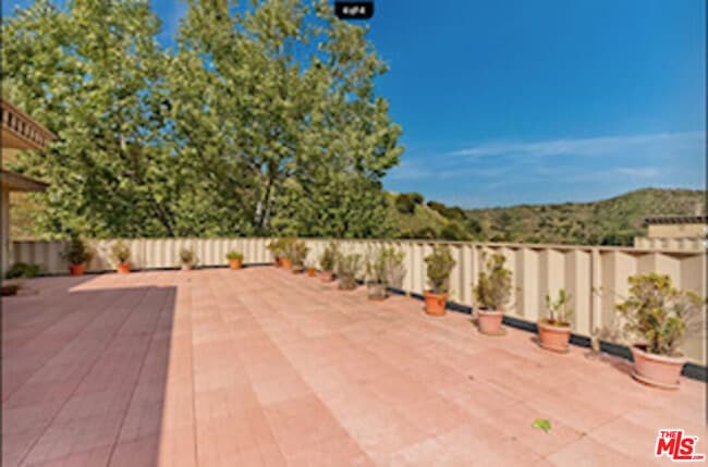 Building Photo - 6752 Hillpark Dr