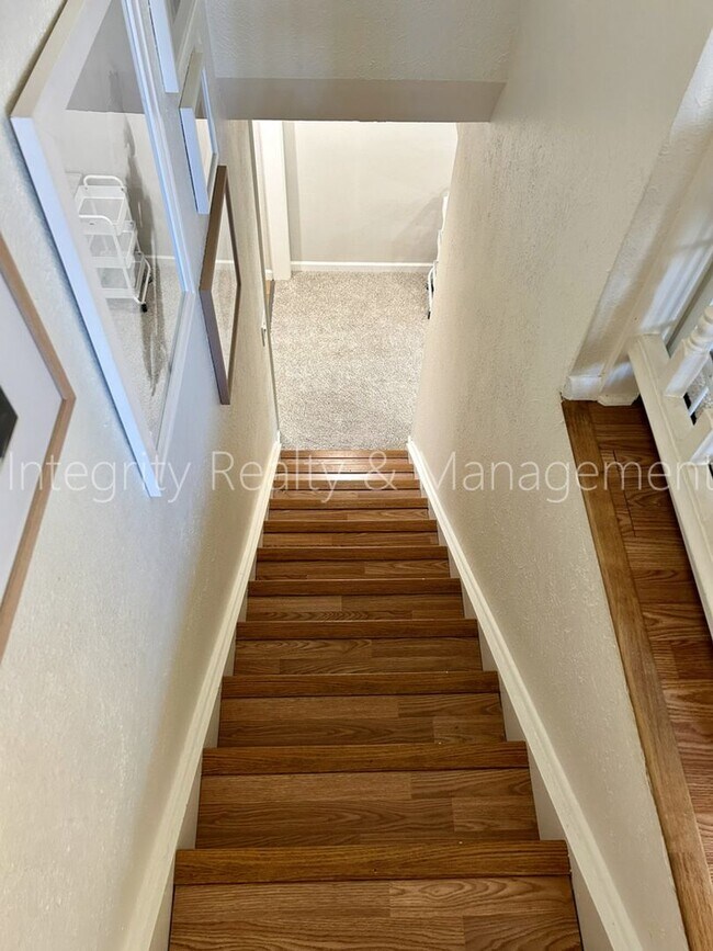 Building Photo - 9722 W Polk Dr