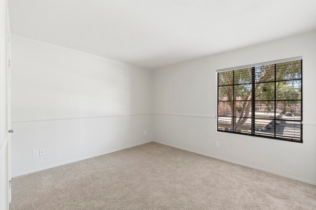 Building Photo - 12059 Alta Carmel Ct