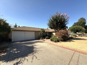 Building Photo - Modern Oasis in the Heart of Los Altos – U...